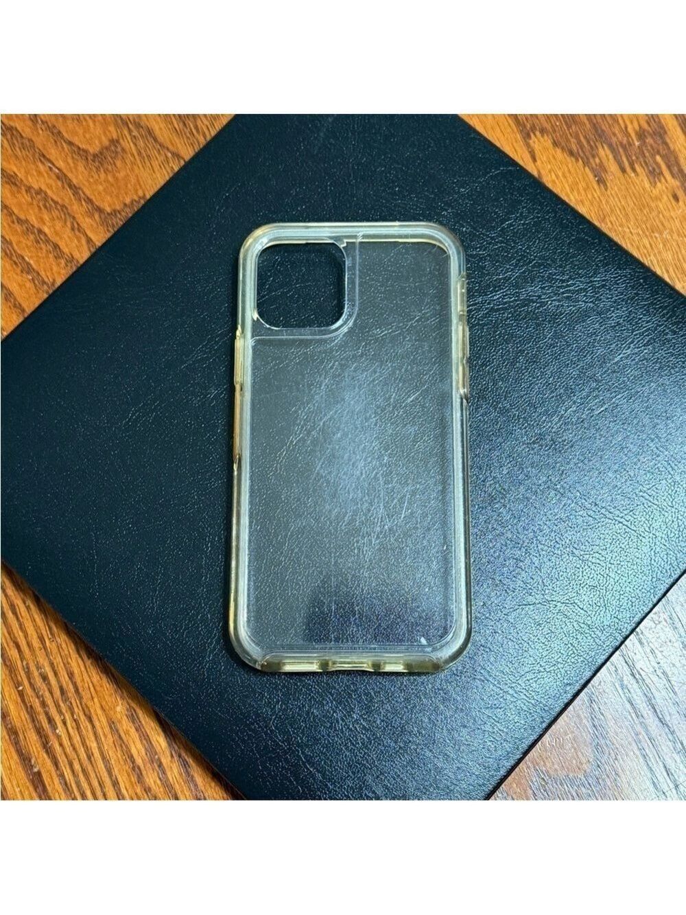 OtterBox Symmetry Series iPhone 12 Case Clear Transparent